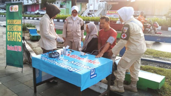 Warga Kota Padang Serbu Layanan Pemeriksaan Kesehatan Gratis Kesdam XX/Tuanku Imam Bonjol